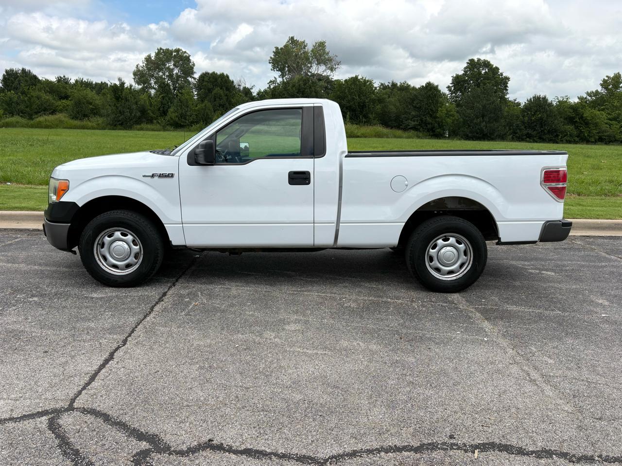 Ford F-150 2WD Reg Cab 126" XL 2014