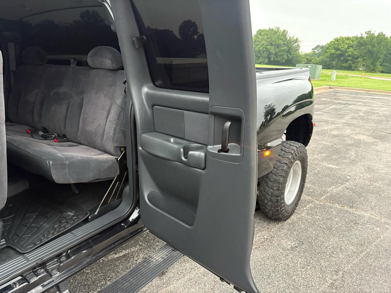 Chevrolet Silverado 3500 Ext Cab 157.5" WB 4WD DRW LS 2001
