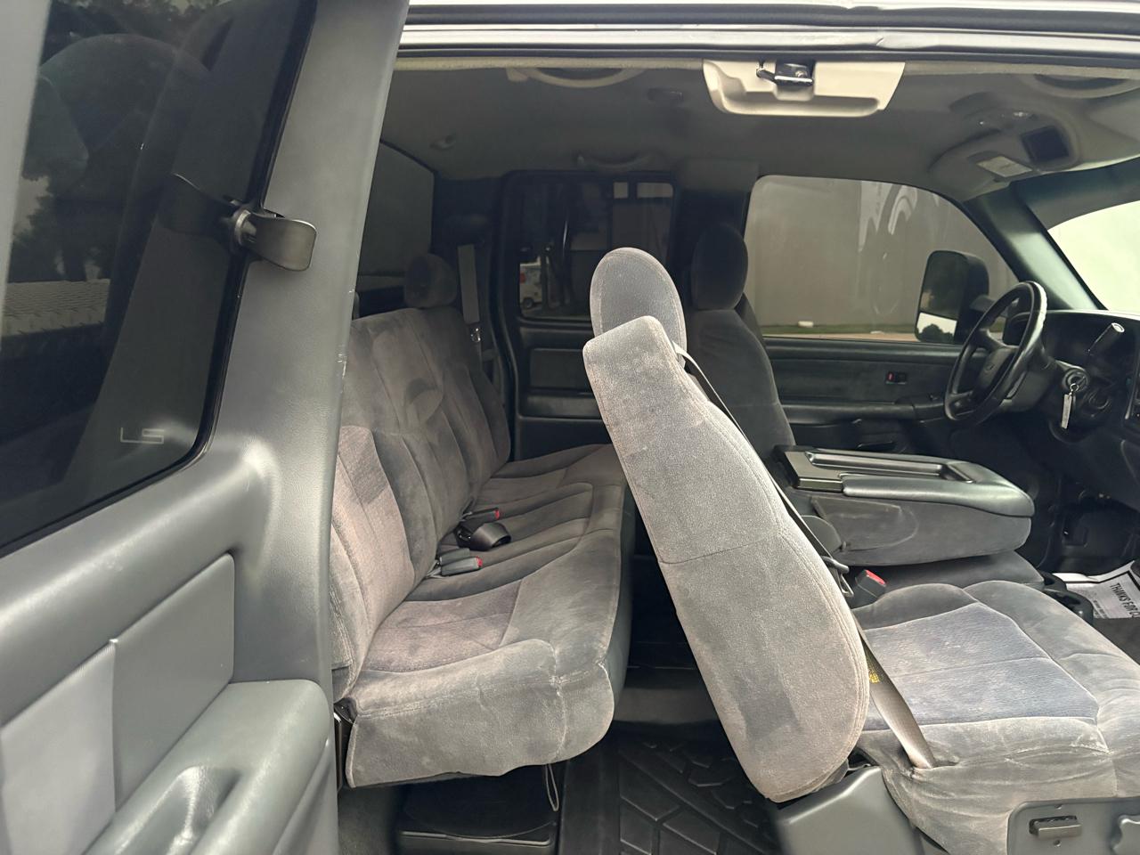 Chevrolet Silverado 3500 Ext Cab 157.5" WB 4WD DRW LS 2001