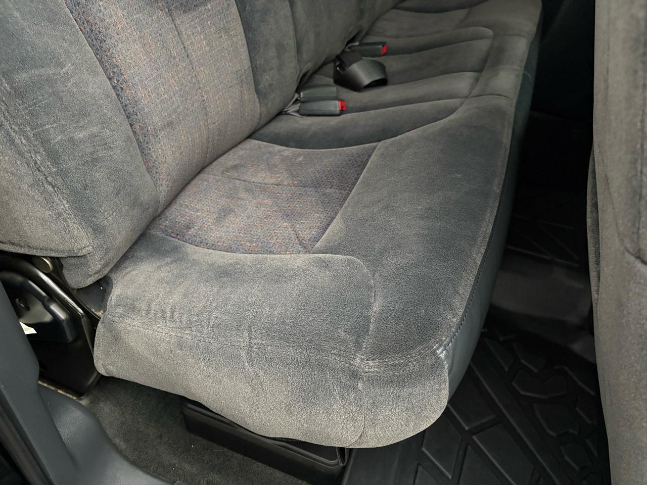 Chevrolet Silverado 3500 Ext Cab 157.5" WB 4WD DRW LS 2001