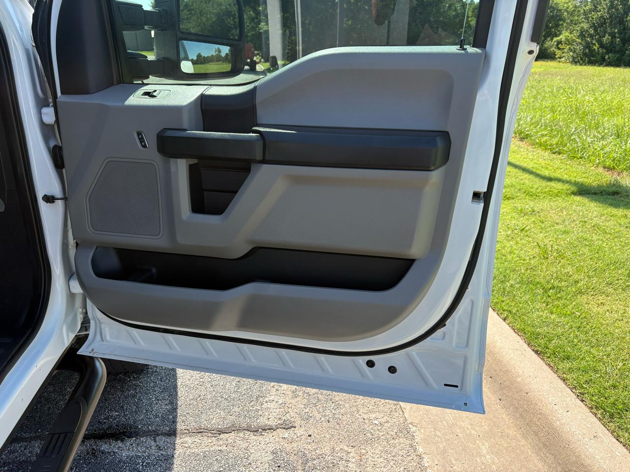 Ford Super Duty F-250 SRW XL 4WD Crew Cab 8' Box 2019