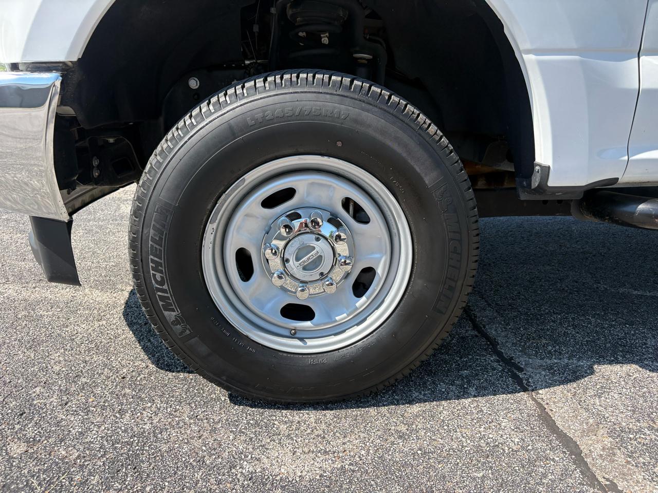 Ford Super Duty F-250 SRW XL 4WD Crew Cab 8' Box 2019