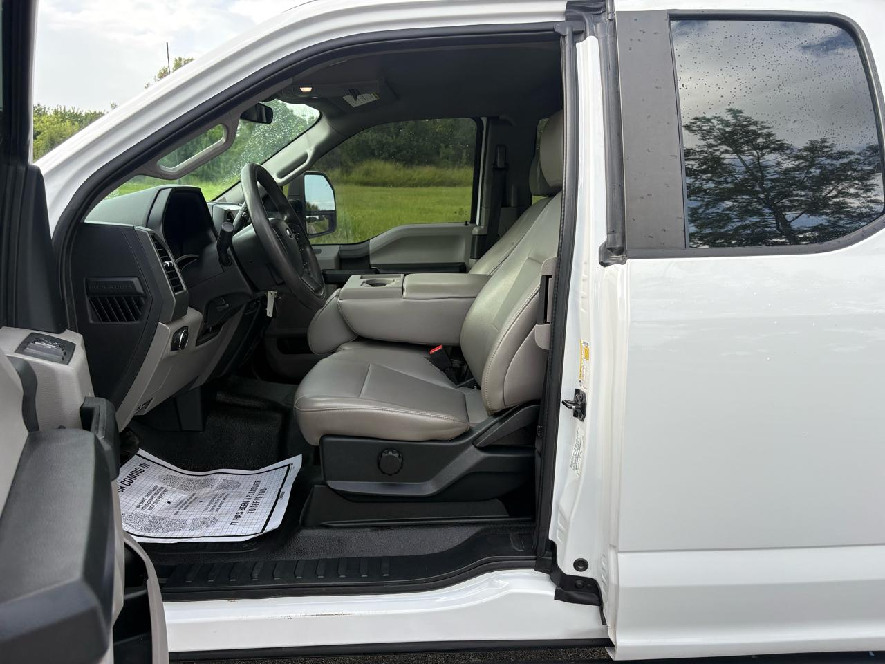 Ford Super Duty F-250 SRW XL 4WD SuperCab 8' Box 2021