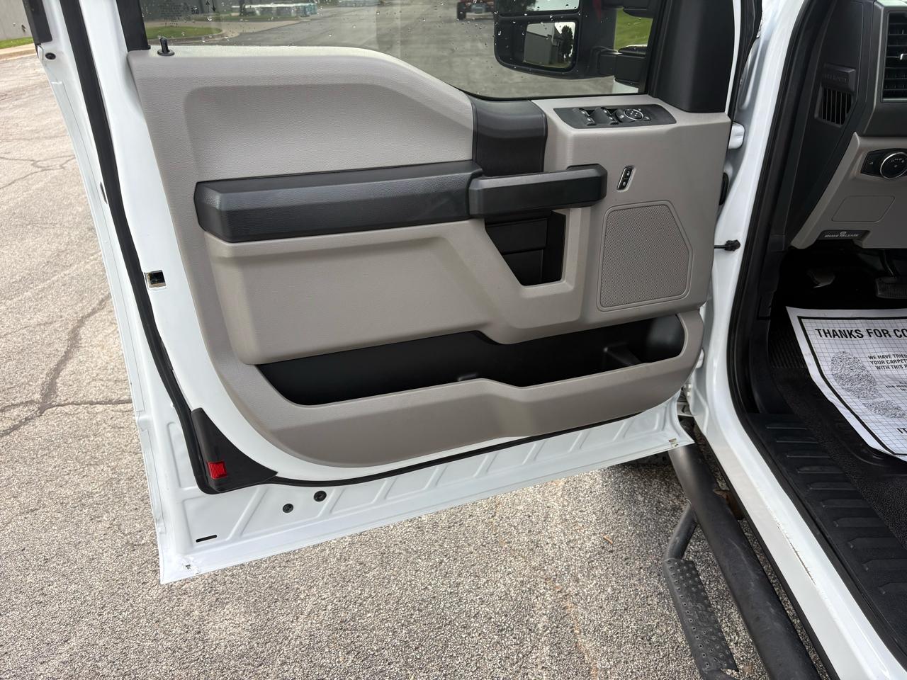 Ford Super Duty F-250 SRW XL 4WD SuperCab 8' Box 2021