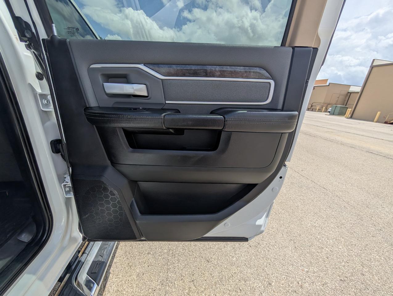 RAM 2500 Big Horn 4x4 Crew Cab 6'4" Box 2020