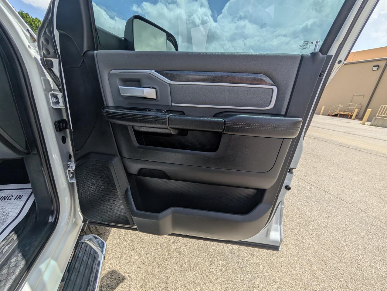 RAM 2500 Big Horn 4x4 Crew Cab 6'4" Box 2020