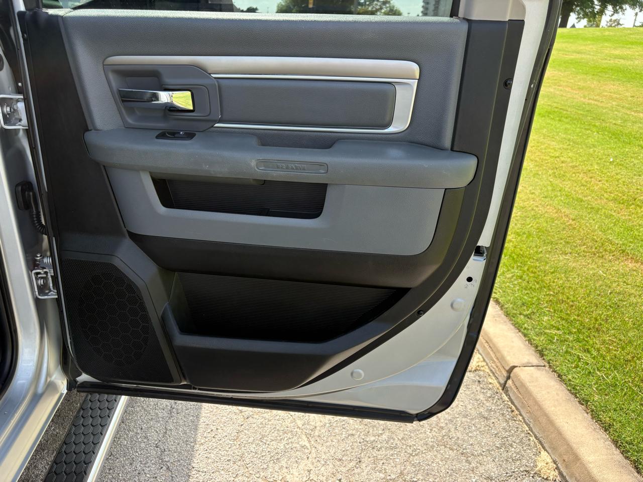 RAM 3500 SLT 4x4 Crew Cab 8' Box 2018