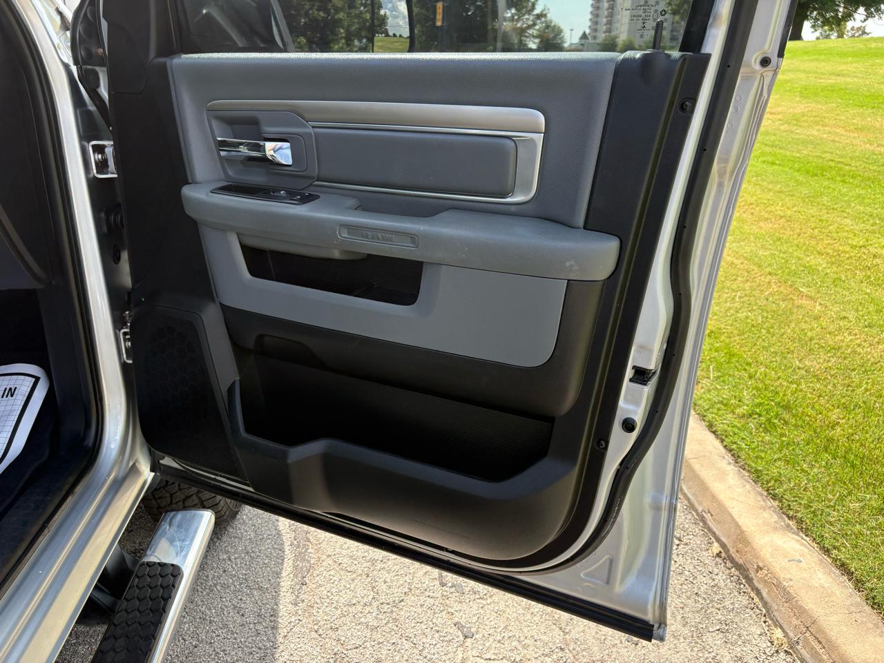 RAM 3500 SLT 4x4 Crew Cab 8' Box 2018