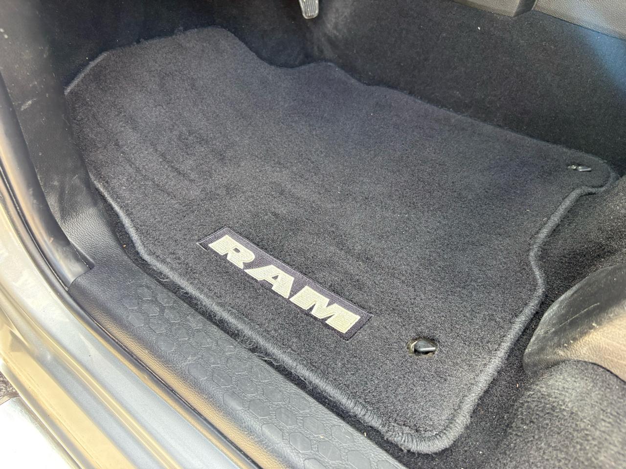 RAM 3500 SLT 4x4 Crew Cab 8' Box 2018
