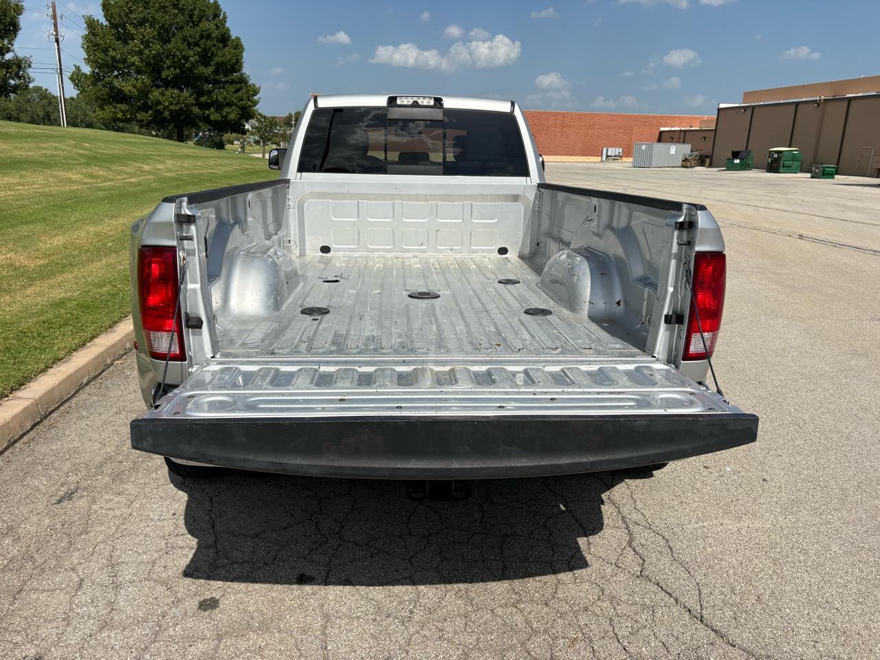 RAM 3500 SLT 4x4 Crew Cab 8' Box 2018