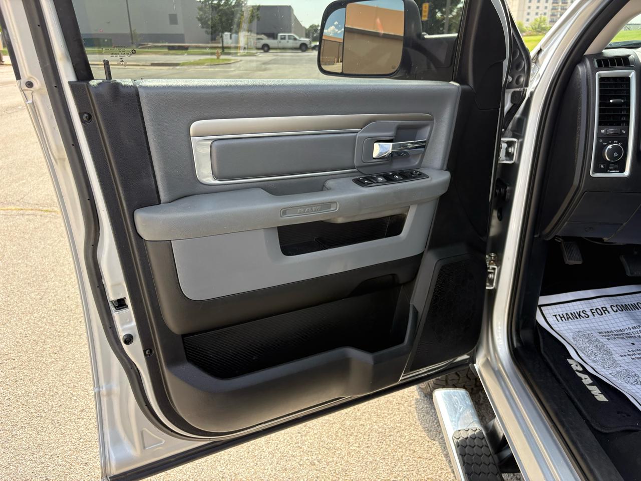RAM 3500 SLT 4x4 Crew Cab 8' Box 2018