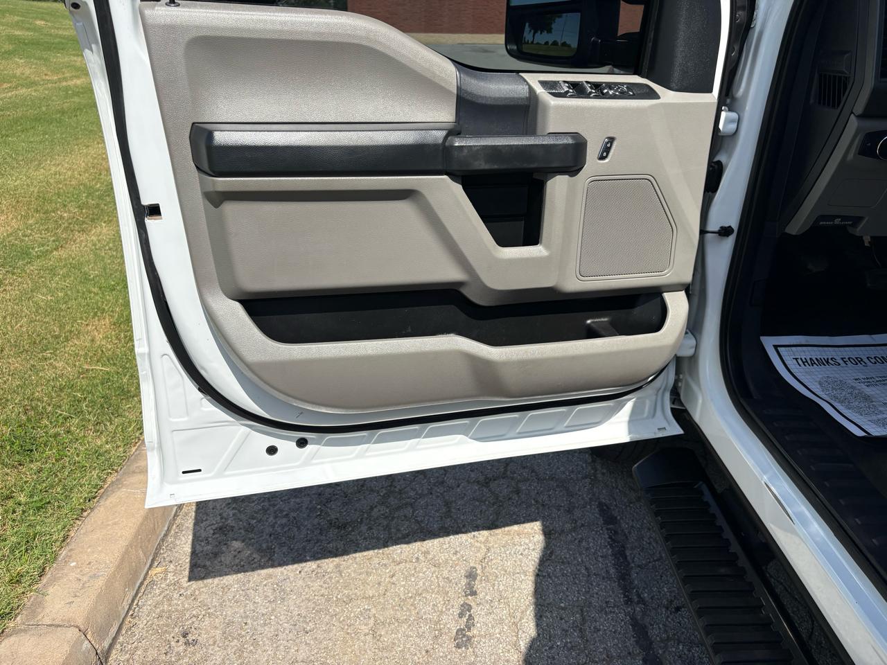 Ford Super Duty F-350 SRW XL 4WD Crew Cab 6.75' Box 2022