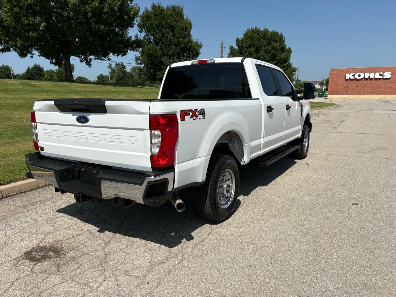 Ford Super Duty F-350 SRW XL 4WD Crew Cab 6.75' Box 2022