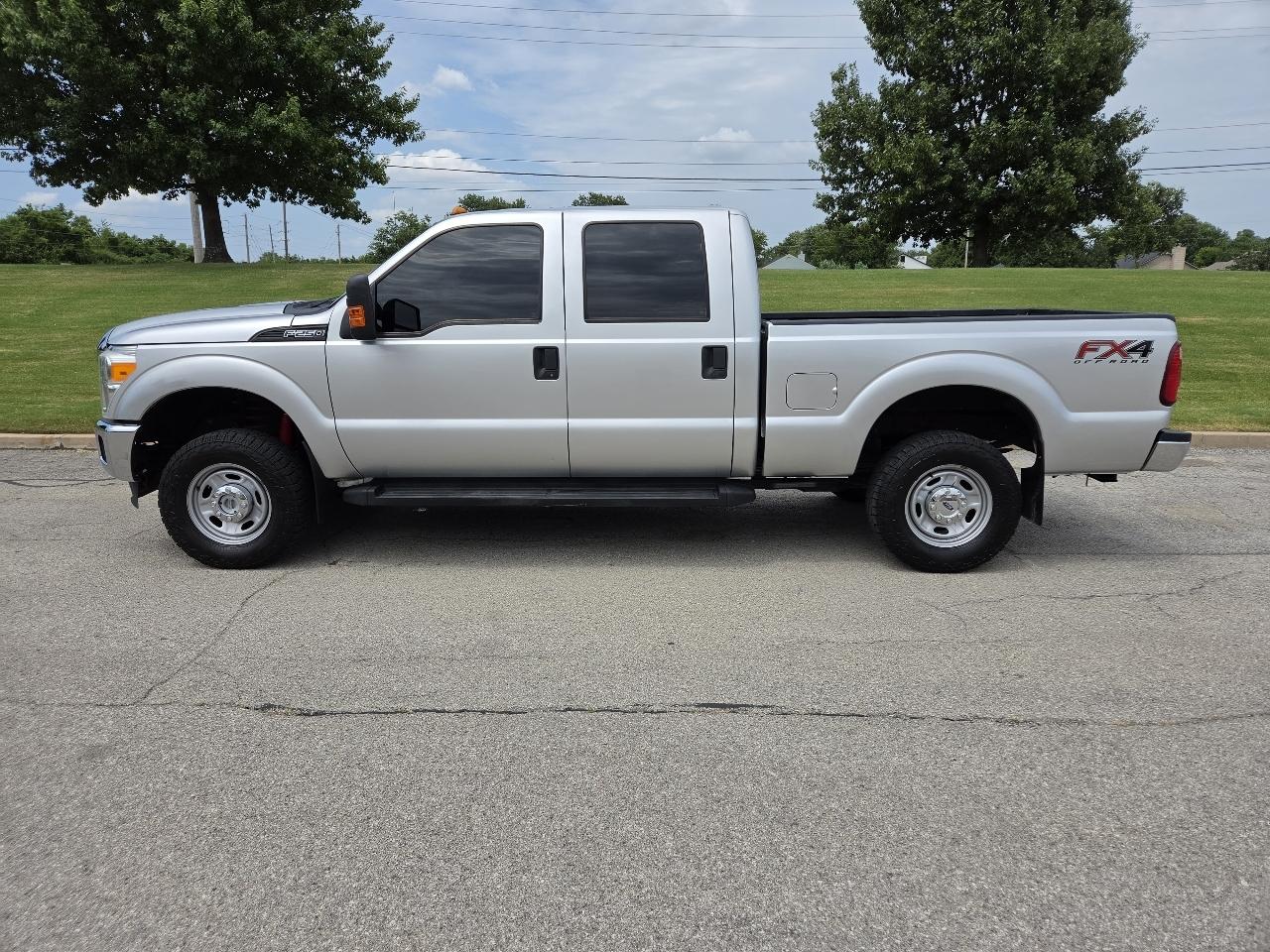 Ford Super Duty F-250 SRW 4WD Crew Cab 156" XL 2016