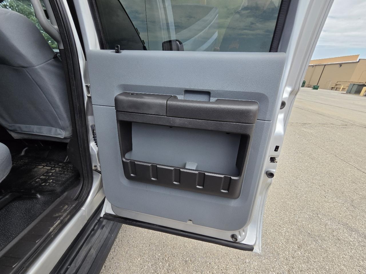 Ford Super Duty F-250 SRW 4WD Crew Cab 156" XL 2016