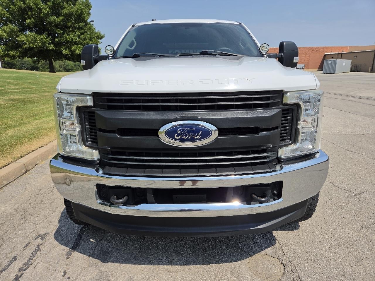 Ford Super Duty F-250 SRW XL 4WD Crew Cab 8' Box 2019