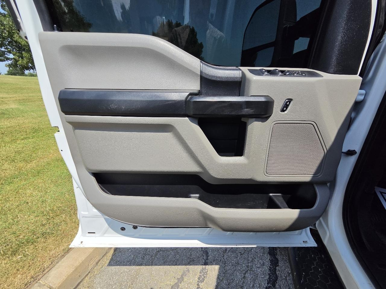 Ford Super Duty F-250 SRW XL 4WD Crew Cab 8' Box 2019