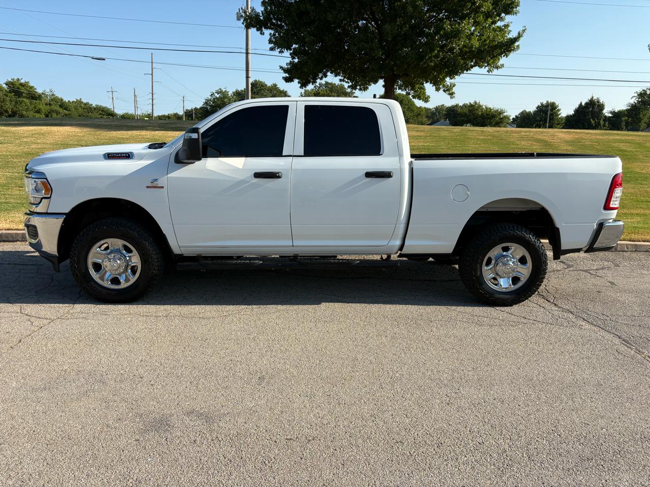 RAM 2500 Tradesman 4x4 Crew Cab 6'4" Box 2023