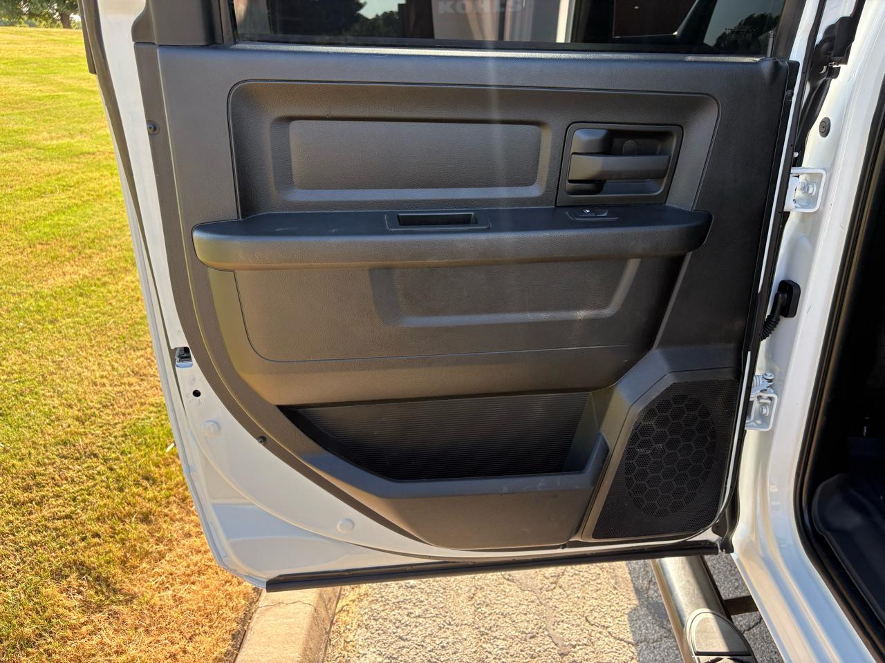 RAM 2500 Tradesman 4x4 Crew Cab 6'4" Box 2023