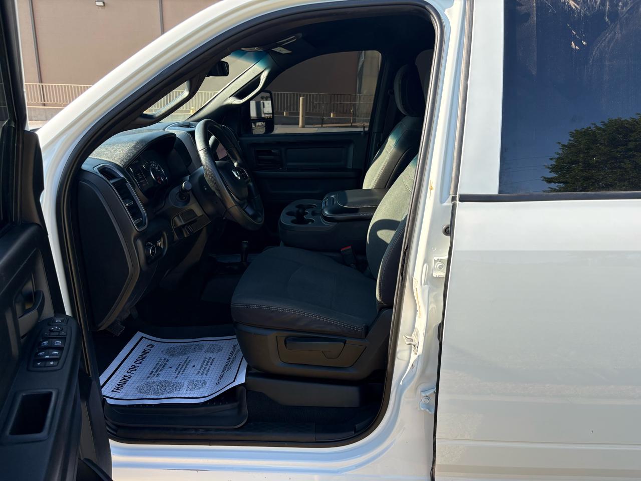 RAM 2500 Tradesman 4x4 Crew Cab 6'4" Box 2023
