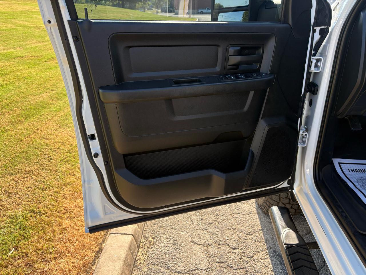 RAM 2500 Tradesman 4x4 Crew Cab 6'4" Box 2023