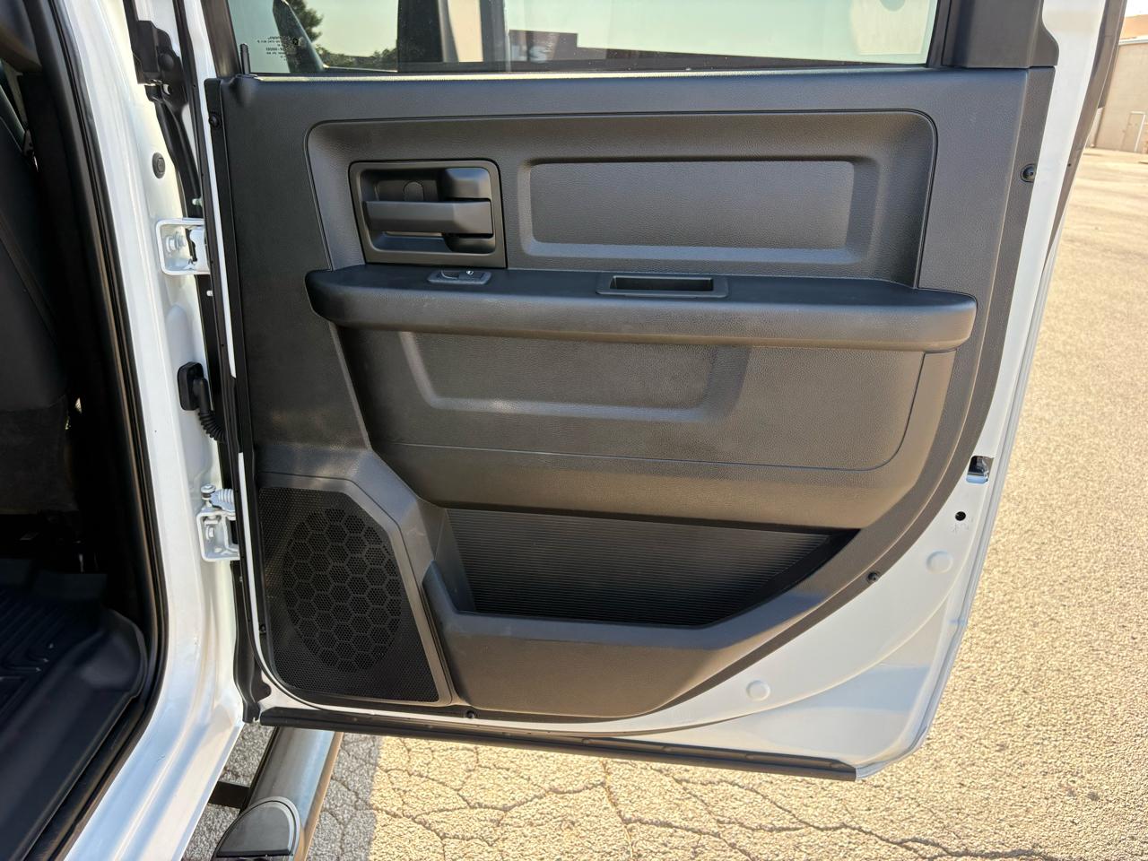 RAM 2500 Tradesman 4x4 Crew Cab 6'4" Box 2023