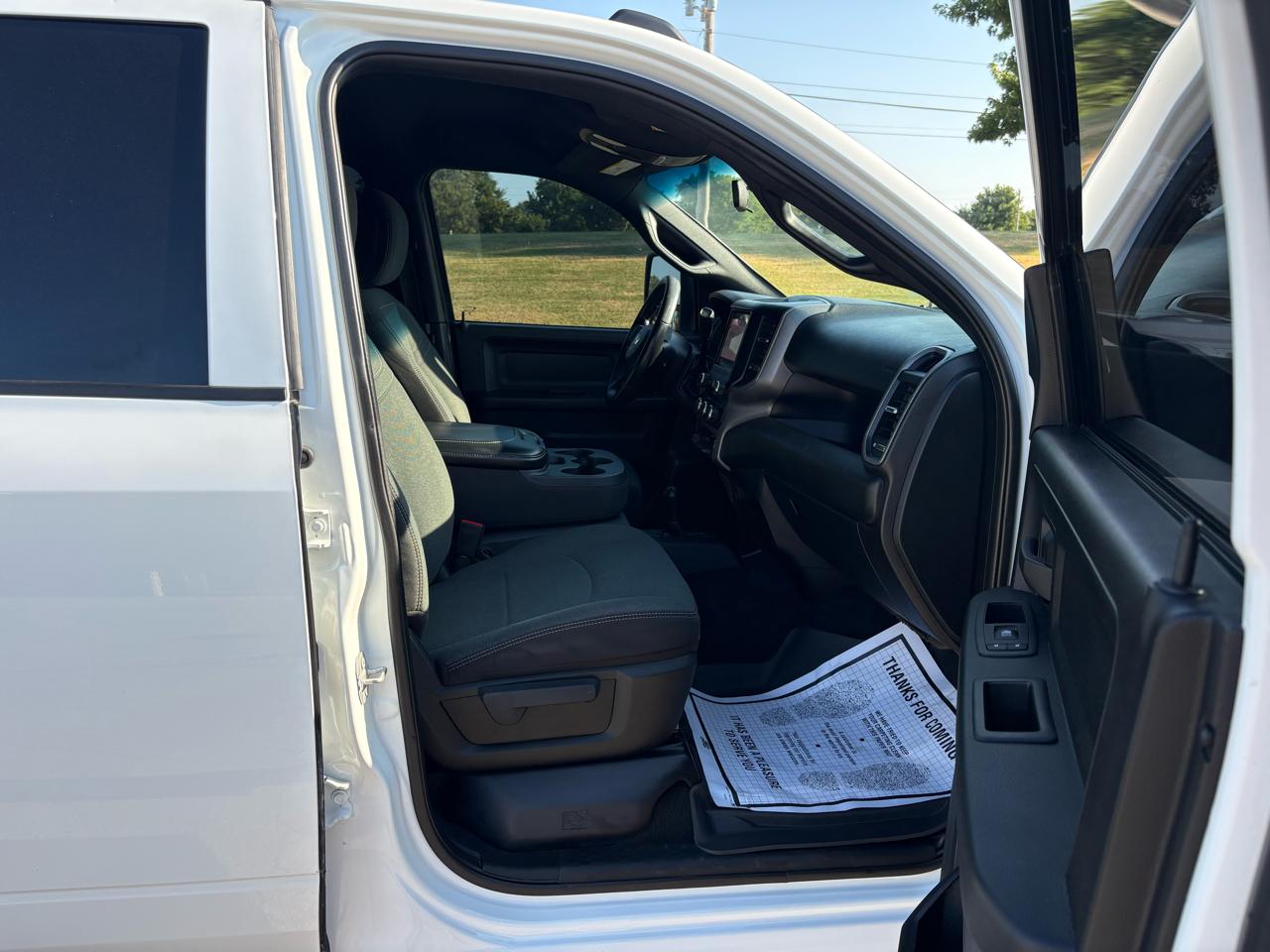 RAM 2500 Tradesman 4x4 Crew Cab 6'4" Box 2023