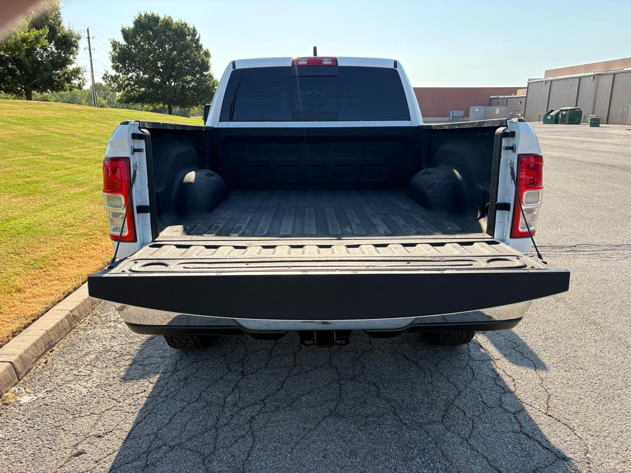 RAM 2500 Tradesman 4x4 Crew Cab 6'4" Box 2023