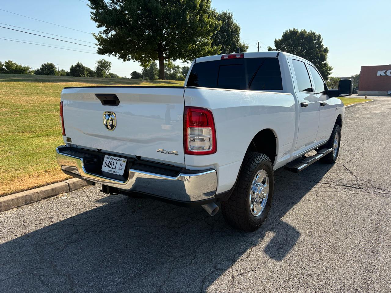 RAM 2500 Tradesman 4x4 Crew Cab 6'4" Box 2023