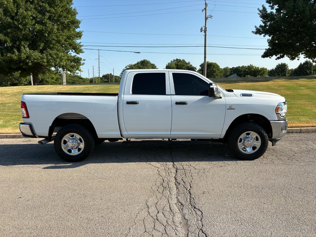 RAM 2500 Tradesman 4x4 Crew Cab 6'4" Box 2023