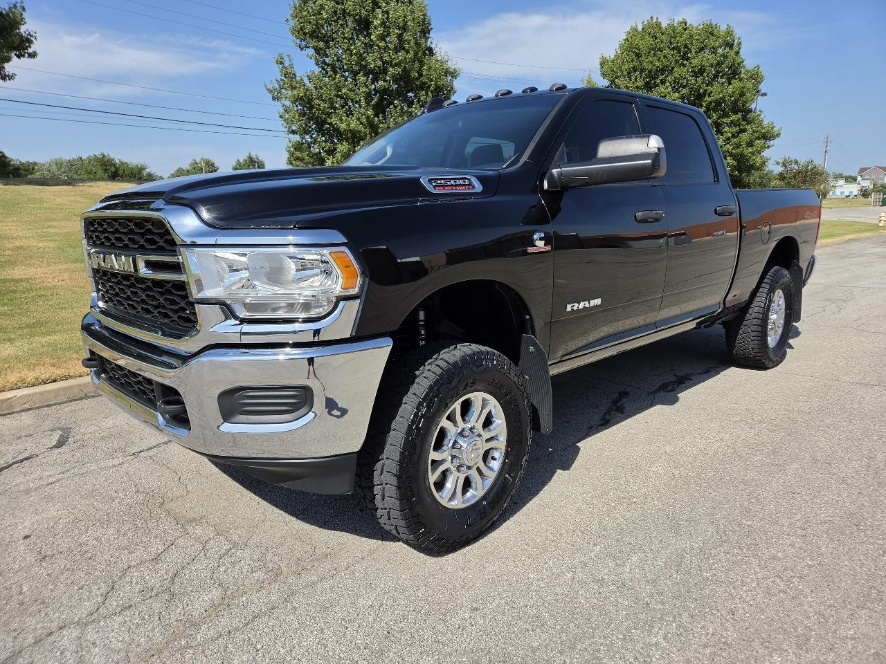 RAM 2500 Tradesman 4x4 Crew Cab 6'4" Box 2019