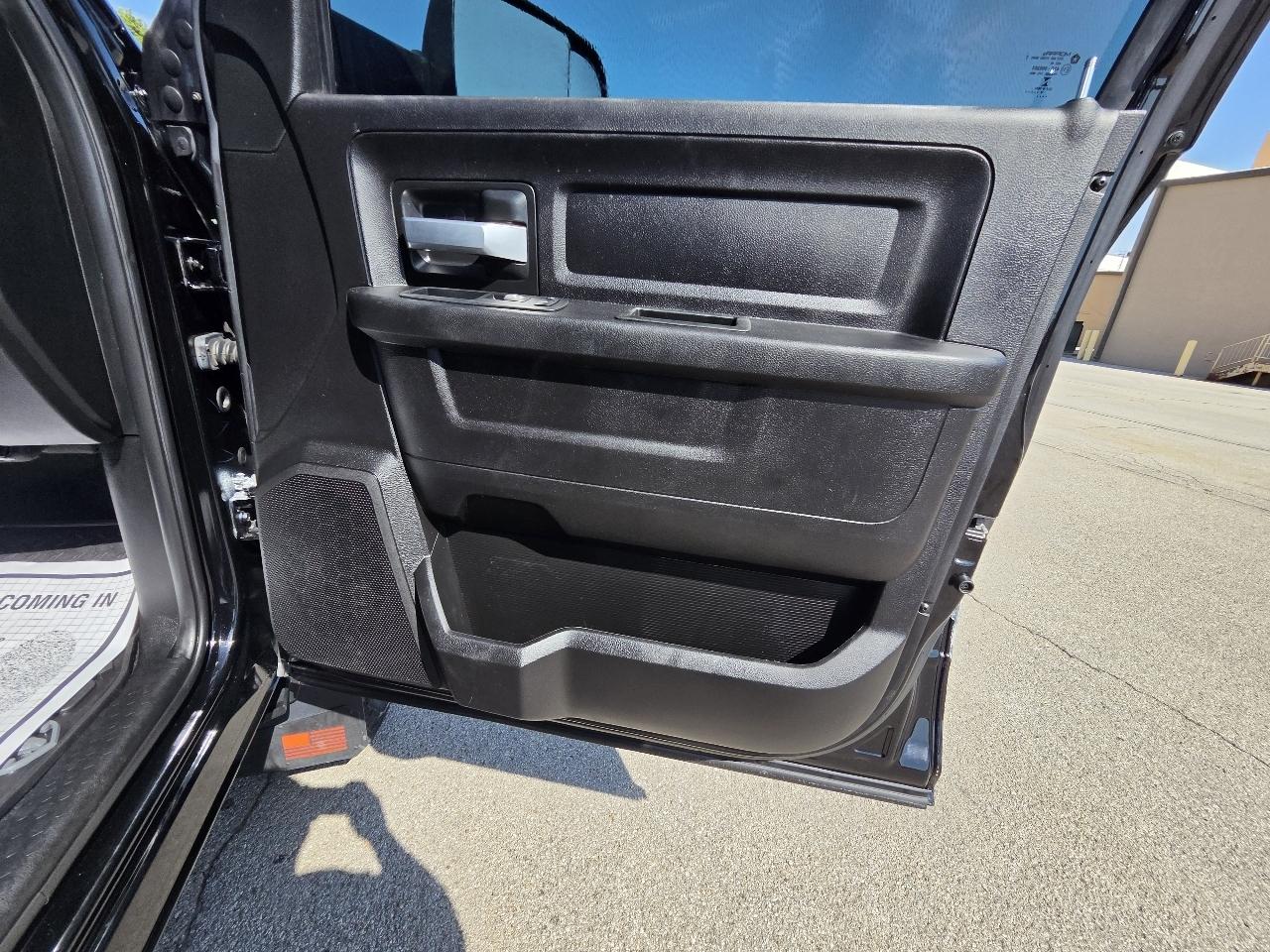 RAM 2500 Tradesman 4x4 Crew Cab 6'4" Box 2019