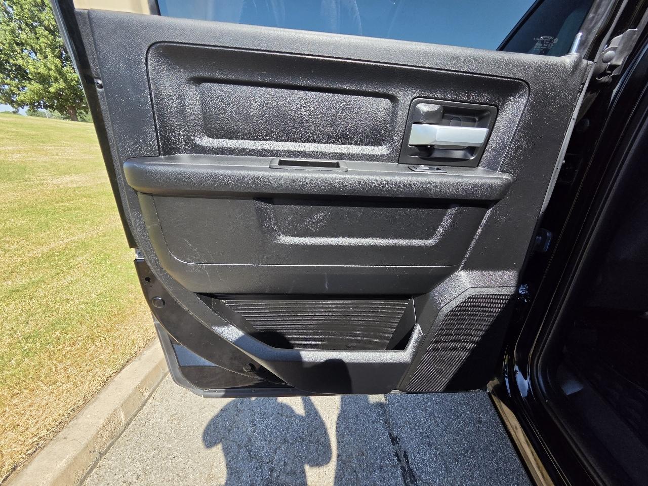 RAM 2500 Tradesman 4x4 Crew Cab 6'4" Box 2019