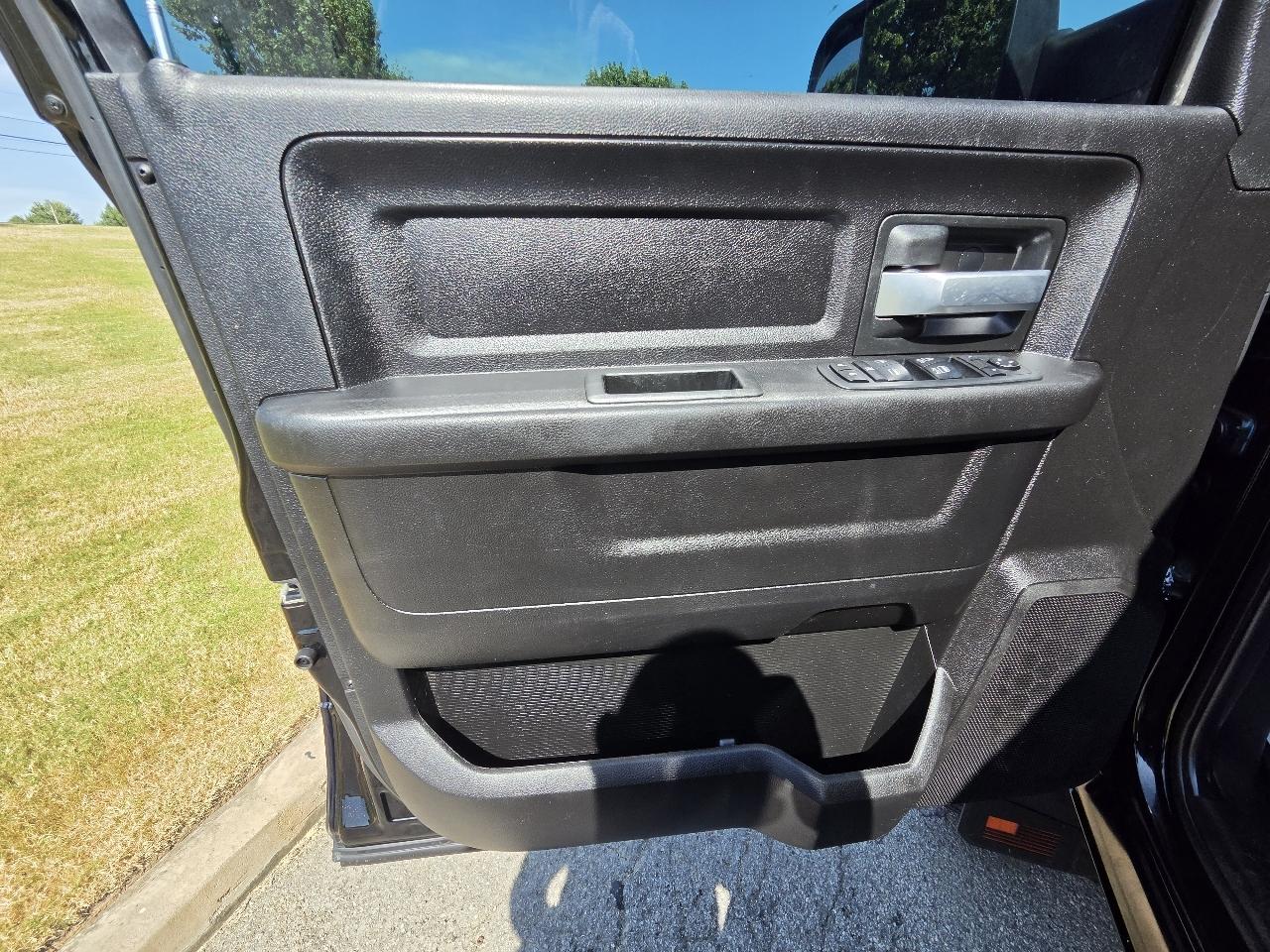 RAM 2500 Tradesman 4x4 Crew Cab 6'4" Box 2019