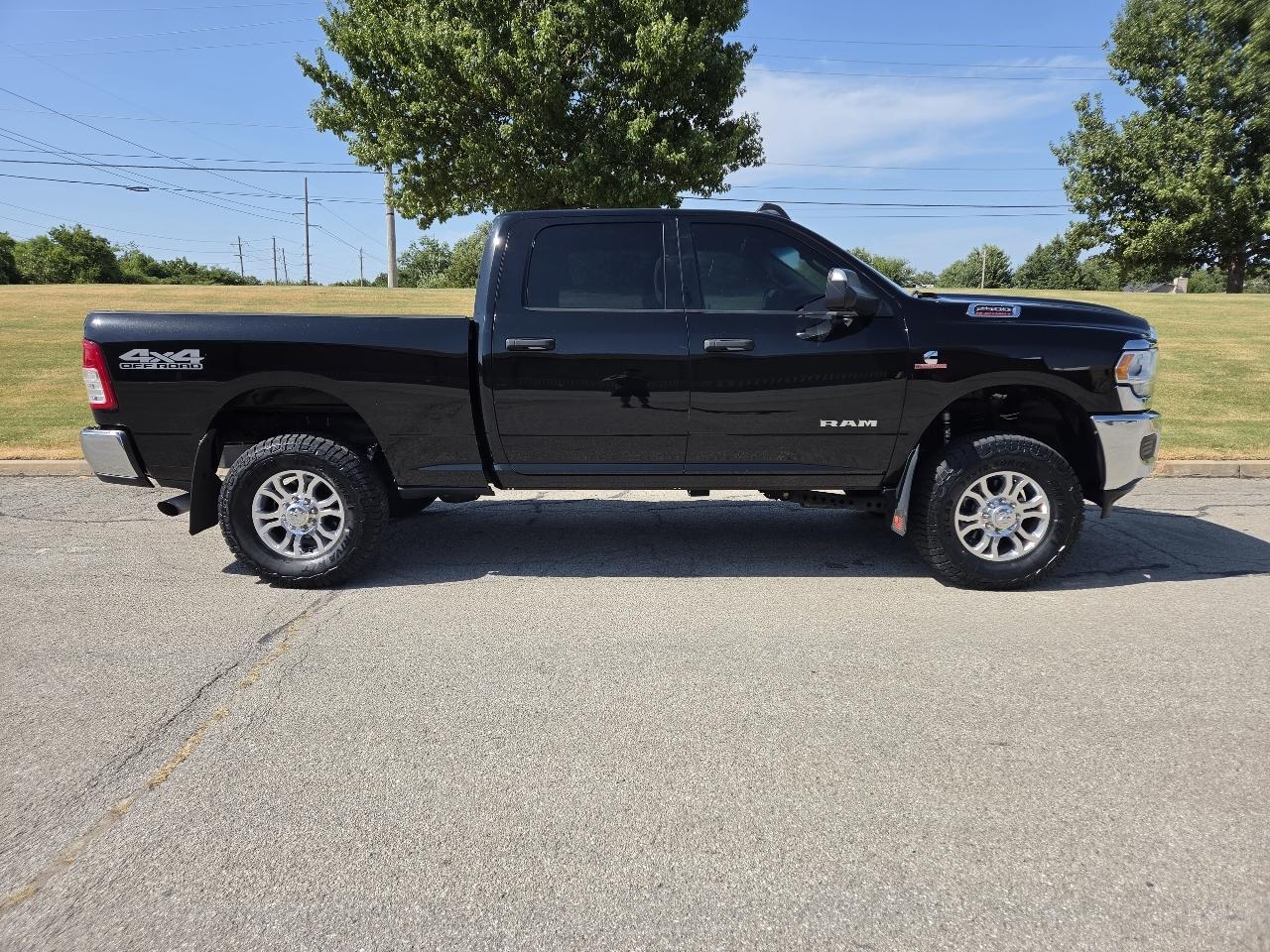 RAM 2500 Tradesman 4x4 Crew Cab 6'4" Box 2019