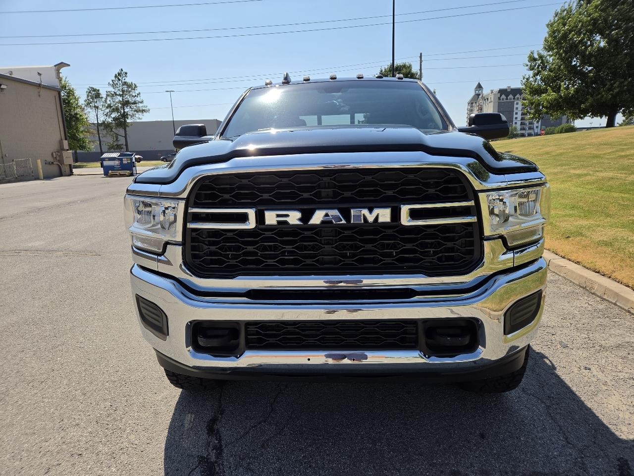 RAM 2500 Tradesman 4x4 Crew Cab 6'4" Box 2019