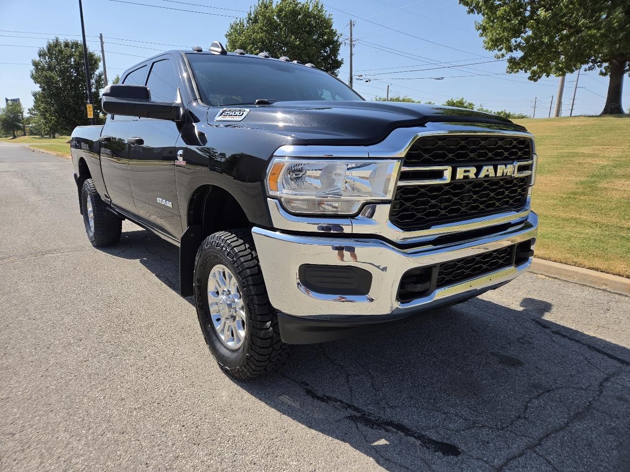 RAM 2500 Tradesman 4x4 Crew Cab 6'4" Box 2019