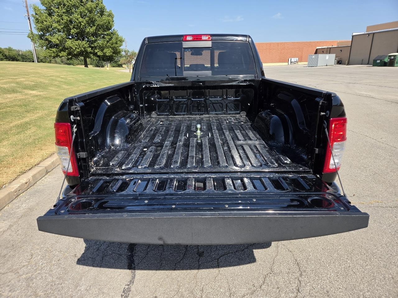 RAM 2500 Tradesman 4x4 Crew Cab 6'4" Box 2019