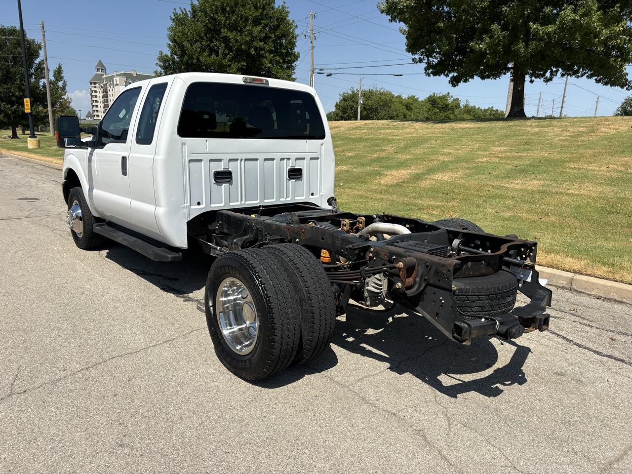 Ford Super Duty F-350 DRW 4WD SuperCab 158" XL 2015