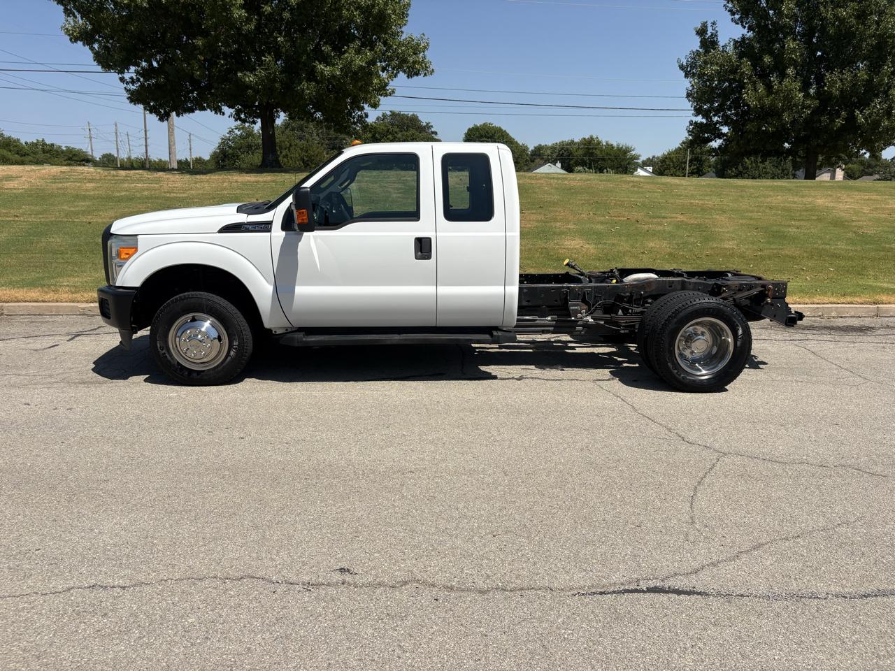 Ford Super Duty F-350 DRW 4WD SuperCab 158" XL 2015