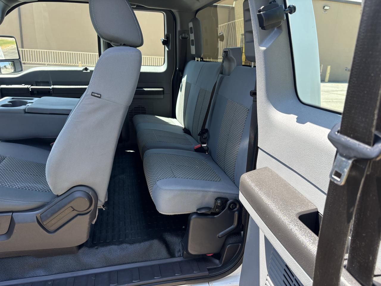 Ford Super Duty F-350 DRW 4WD SuperCab 158" XL 2015