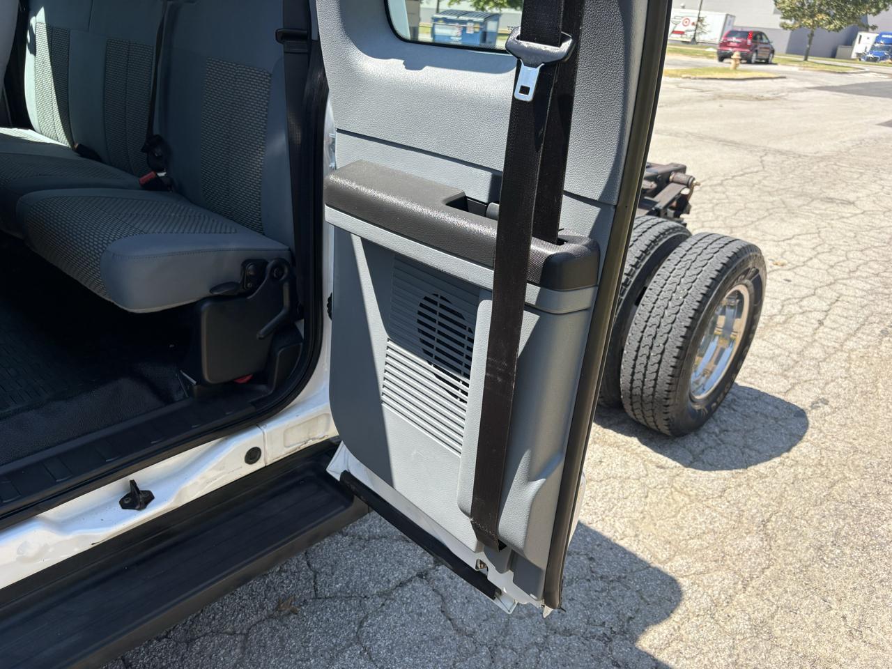 Ford Super Duty F-350 DRW 4WD SuperCab 158" XL 2015