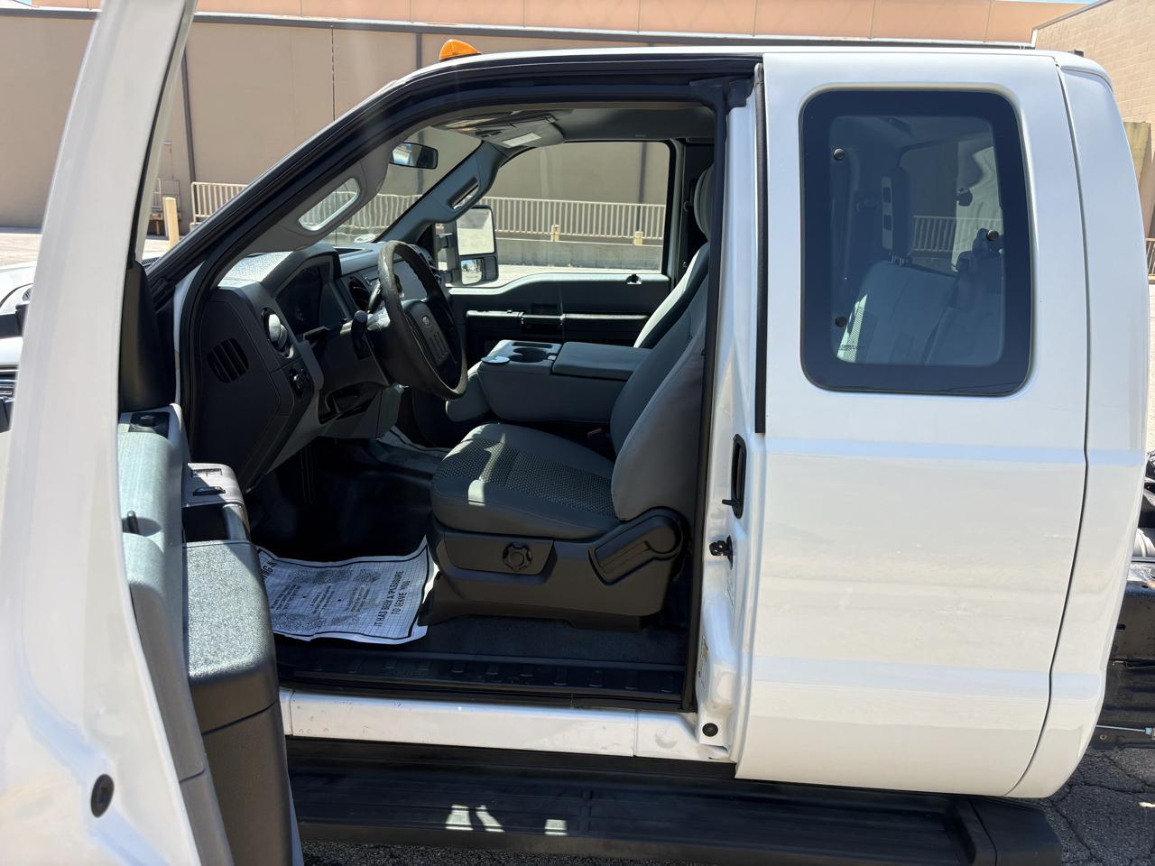 Ford Super Duty F-350 DRW 4WD SuperCab 158" XL 2015