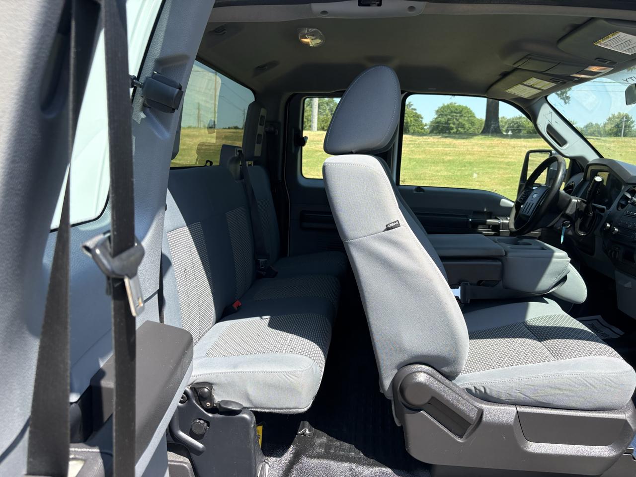Ford Super Duty F-350 DRW 4WD SuperCab 158" XL 2015