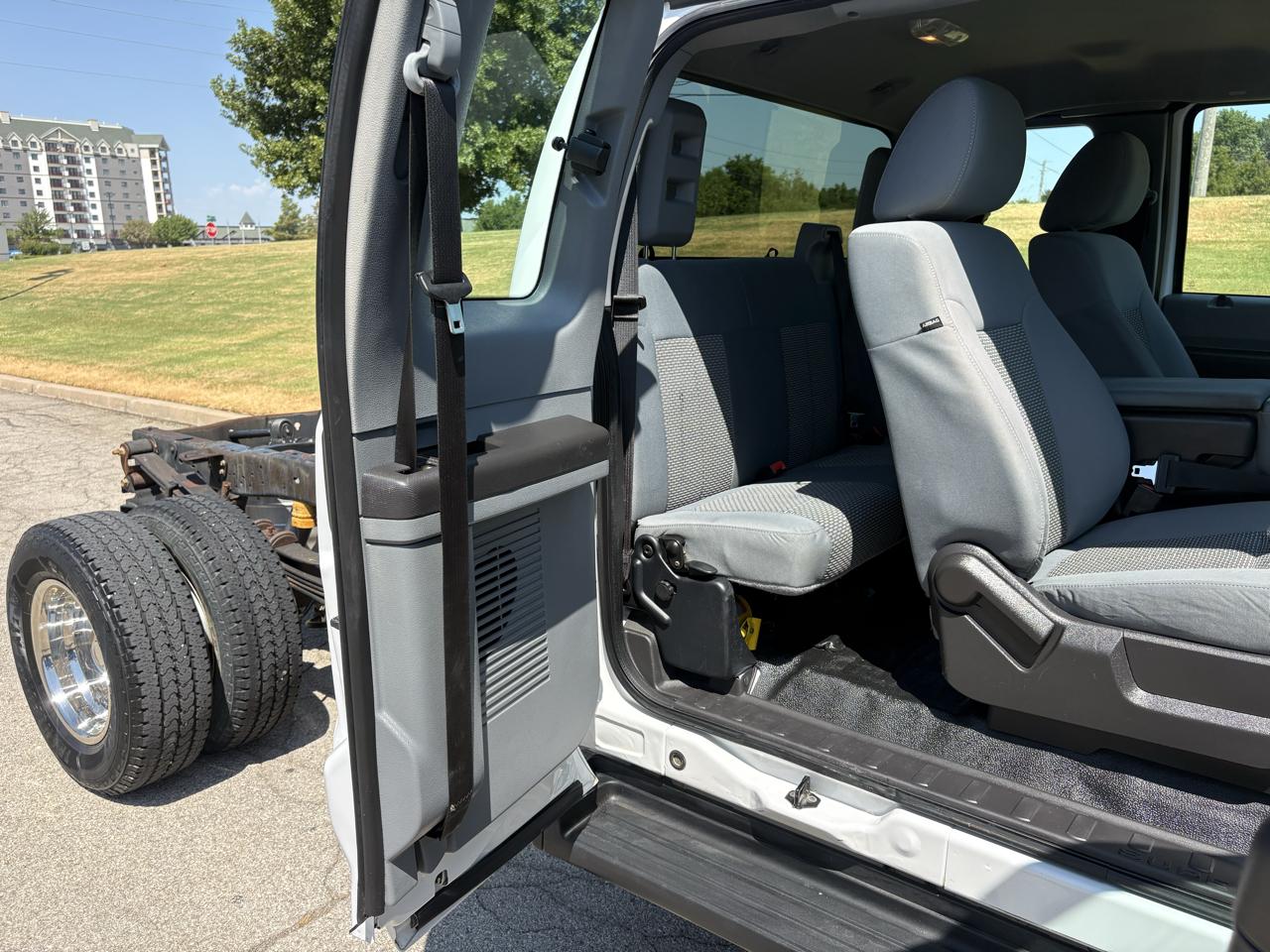 Ford Super Duty F-350 DRW 4WD SuperCab 158" XL 2015