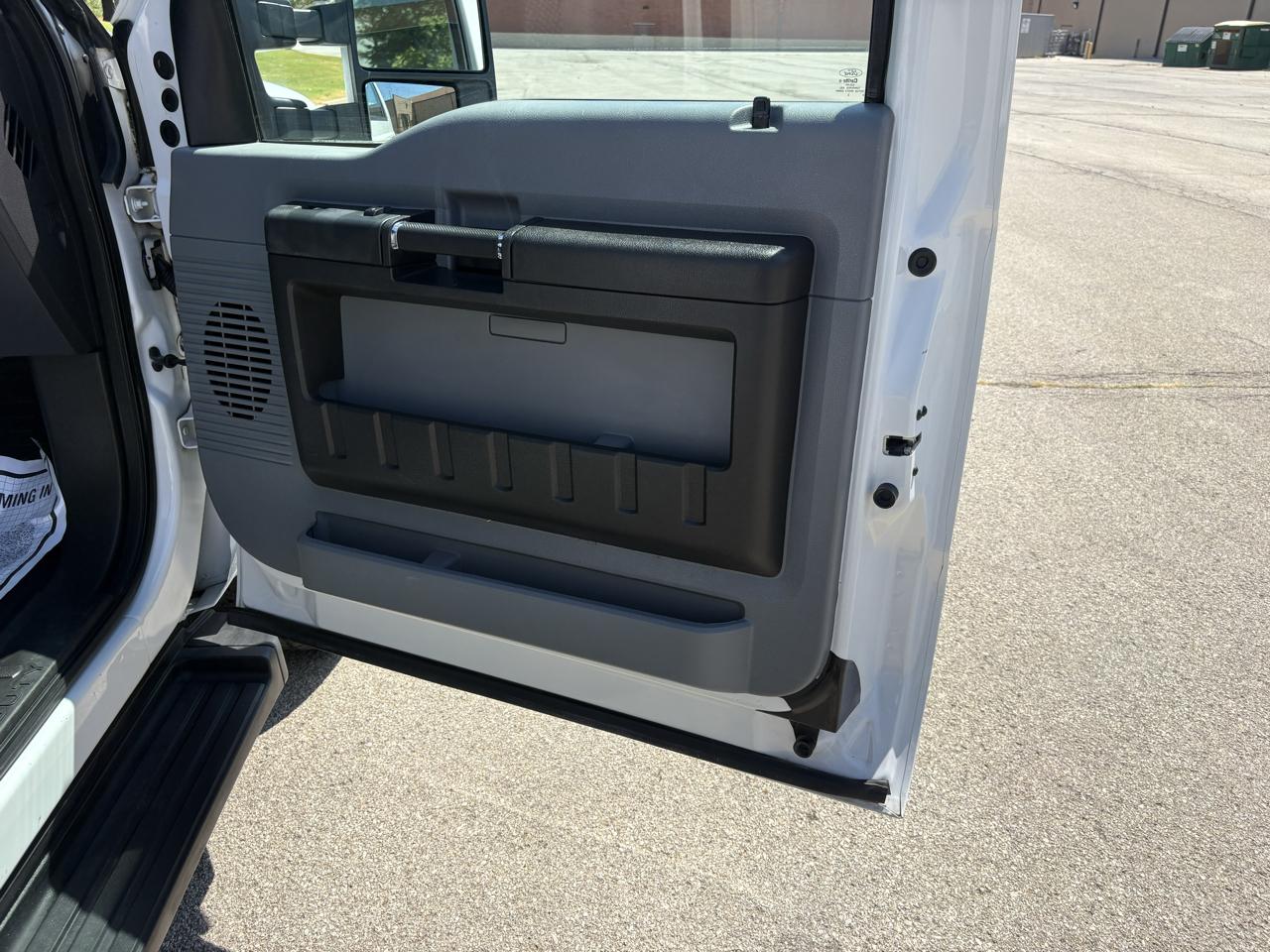 Ford Super Duty F-350 DRW 4WD SuperCab 158" XL 2015