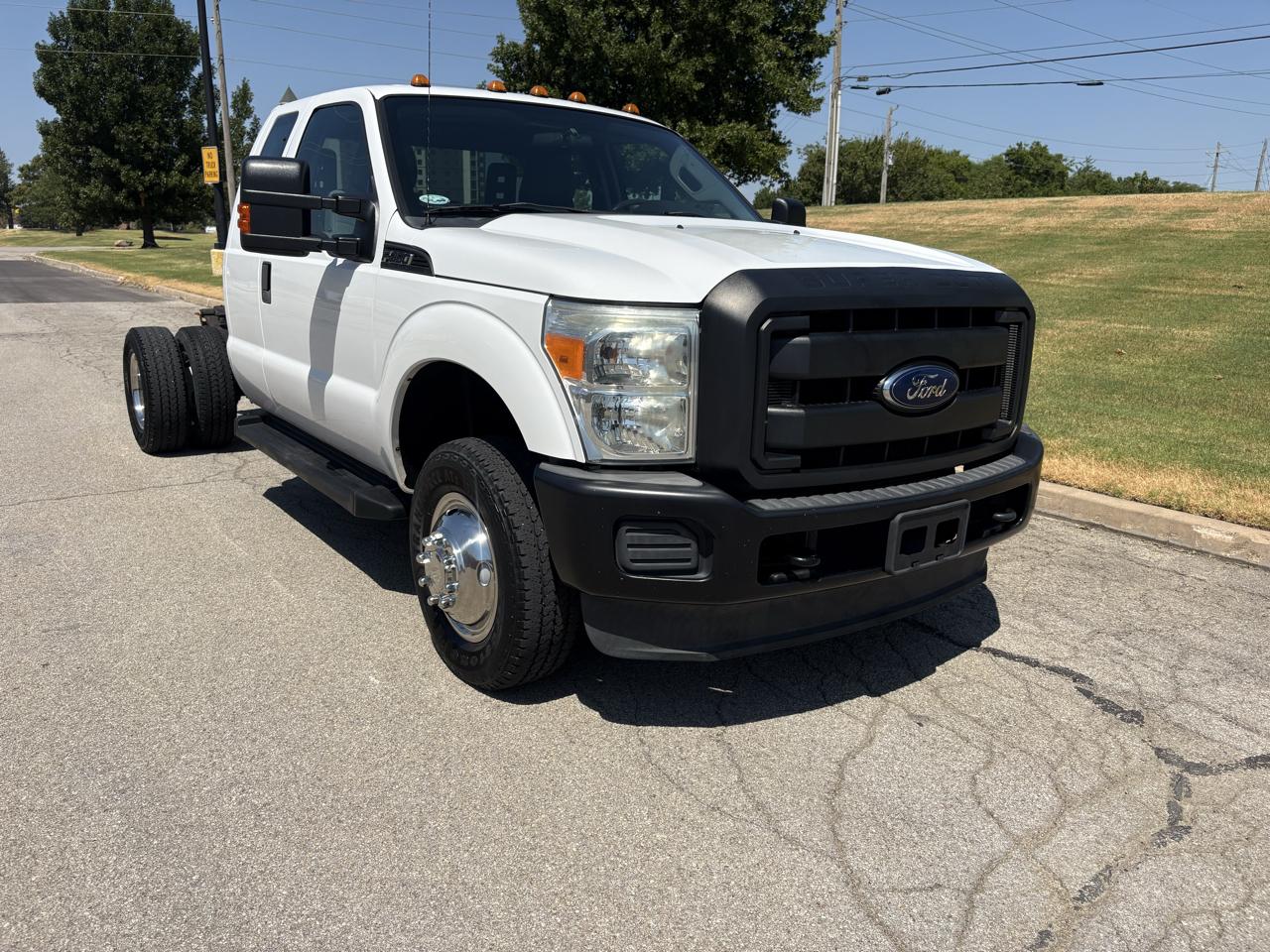 Ford Super Duty F-350 DRW 4WD SuperCab 158" XL 2015