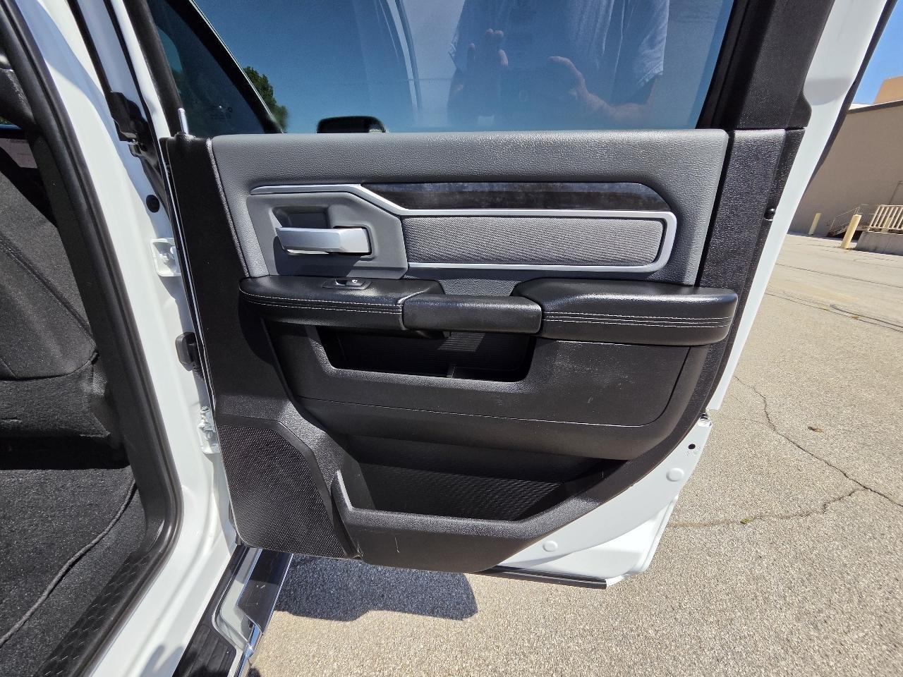 RAM 3500 Big Horn 4x4 Crew Cab 8' Box 2022