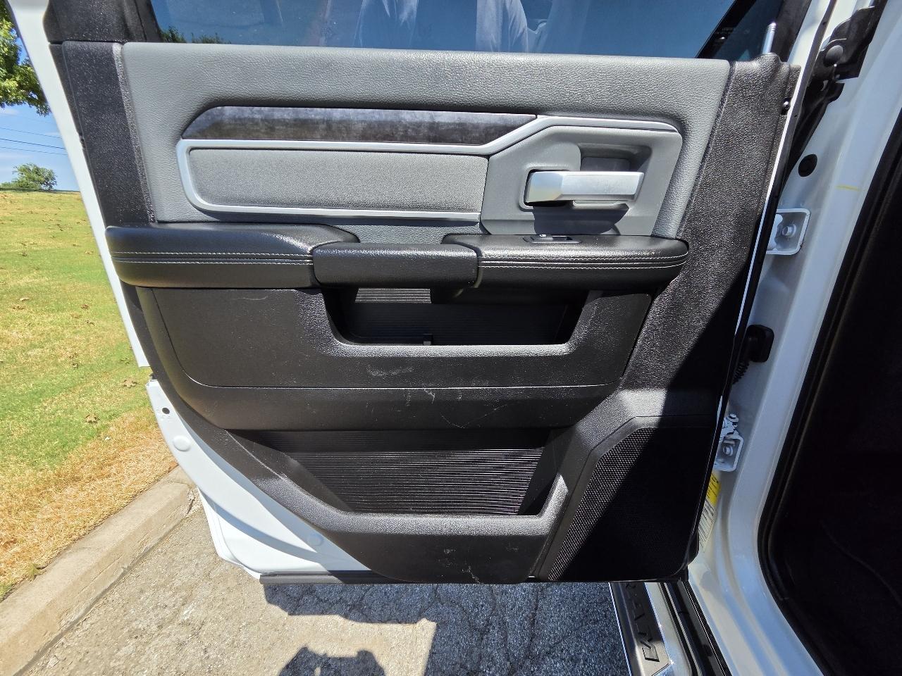 RAM 3500 Big Horn 4x4 Crew Cab 8' Box 2022