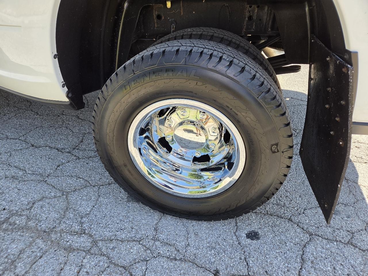 RAM 3500 Big Horn 4x4 Crew Cab 8' Box 2022